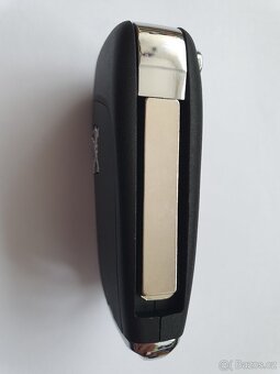 Klíč Citroen Peugeot 2 / 3 tlačítka.  Starší provedení s log - 4