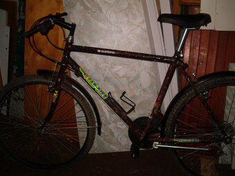 Starší jízdní kola, šlapka, pumpička, blatník, klíče - 4