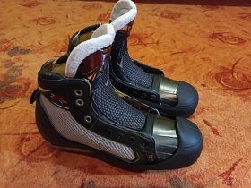 Brankářské brusle Bauer Vapor 2x pro,7EE, EUR42 - 4