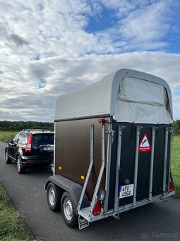 Přepravník na dva koně HOTRA po renovaci. - 4