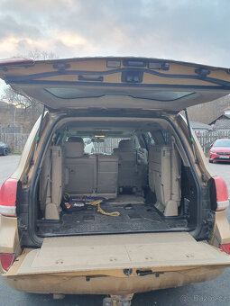 Toyota Land Cruiser 200 - 4