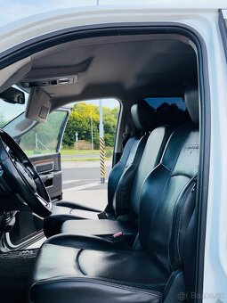 Dodge Ram 1500 Laramie Crew Cab - 4