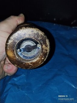 Dřevěný mlýnek na pepř. - 4