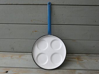 Starý smaltovaný modrý omeletník - 4