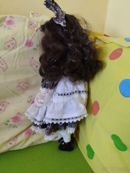 Značená porcelánová panenka - 4