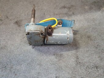 Motorek stěračů 12v - 4