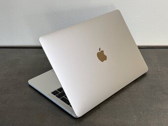 MacBook Pro 13" 2019 i5 / 8GB / 256GB Silver - 4