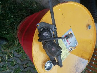 Vodní pumpa, motorek stěračů Fiat 600 - 4