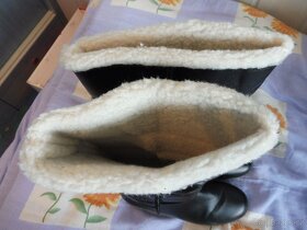 Černé zateplené koženkové dámské kozačky, vel.38 (5) - 4