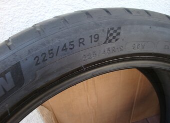 Letní pneu MICHELIN PILOT SPORT 4S 225/45/19 6,5 mm 2023r - 4