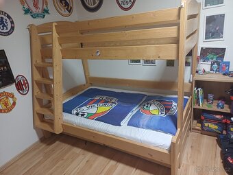 Prodám postel,  palandu z masivu vyrobenou na zakázku - 4