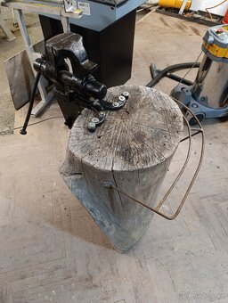 Kovářský svěrák a špalek - 4