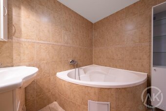 Pronájem bytu 3+1 s lodžií, ul. Jana Maluchy 73 - 4