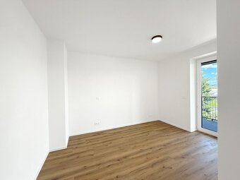 Moderní byt 3+kk s balkonem, parkovacím stáním a zahradou, l - 4