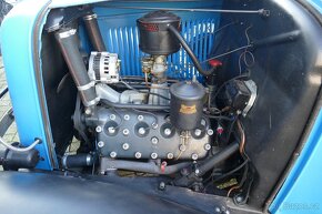 1933 Ford V8 pickup - 4