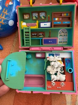 Retro Polly Pocket + novější, LOL panenky se stojanem.. - 4