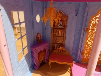 Palác Disney, domeček pro panenky - 4