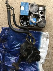 Mercedes W 124 servo, písty - 4