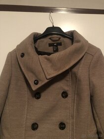 Béžový kabát H & M, vel. 38. Pěkný stav. - 4