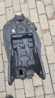 Nádrž KTM 690 SMC-R - 4
