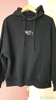 Dívčí černá mikina CROPP Anime M oversized - 4