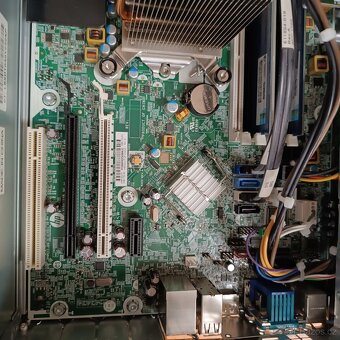 HP Compaq 8200 Elite Small Form Factor PC - 4