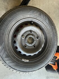 Prodám sadu pneu FORD NOKIAN 215 65 R15 C - 4