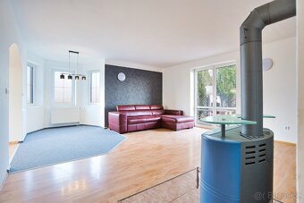 Troubky RD 7+2  240m2, zahrada 800m2 - 4