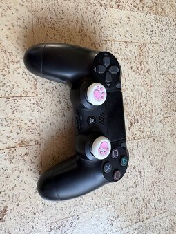 PS4 Pro 1Tb + 2x ovladač - 4