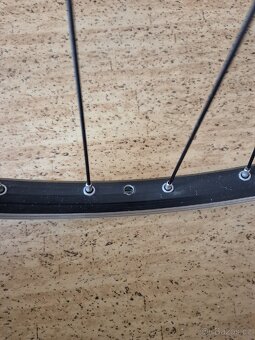 28" Zapletená kola, Shimano DEORE - 4