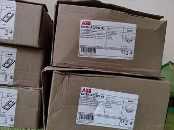 Zásuvka ABB Levit - 4