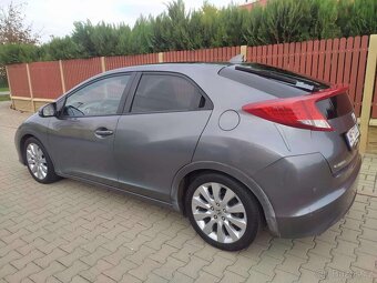 Honda Civic 2.2i-DTEC 110kW Exekutive plná výbava najeto 171 - 4
