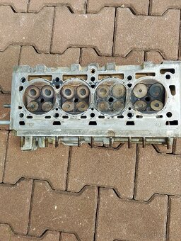 Hlava motoru Renault 1.6 16v - 4