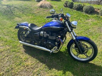 Triumph speedmaster 900 - 4