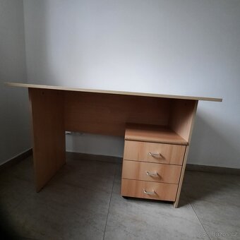 PRODÁM PSACÍ STŮL A KONTEJNER - 4