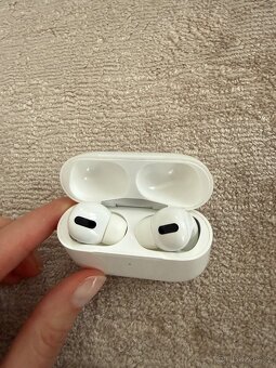 Apple AirPods PRO - 4