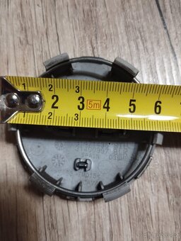 Krytka středu kola se znakem Volvo - 4