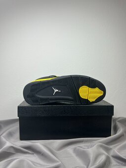 Air Jordan 4 Thunder - 4