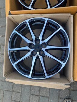 ORIGINÁL Alu Toyota Yaris XP210 R18, 5x100 - ZÁNOVNÍ - 4