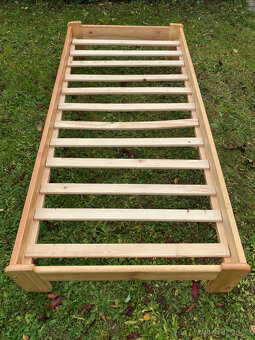 Jednolůžková postel z masivu 90x200cm, matrace a rošt - 4