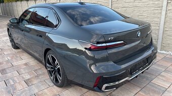 BMW i7 M70 xDrive - 4
