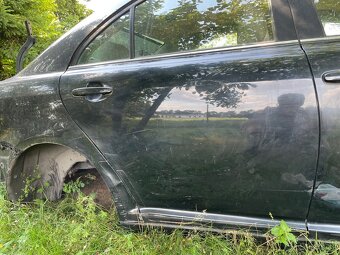 toyota avensis 2007 sedan dveře - 4