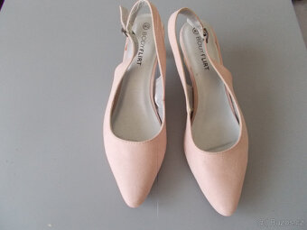 Dámské střevíčky a tenisky - 4