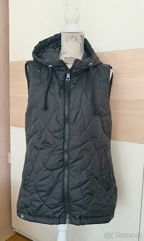 Černá prošívaná vesta vel. XL - 4