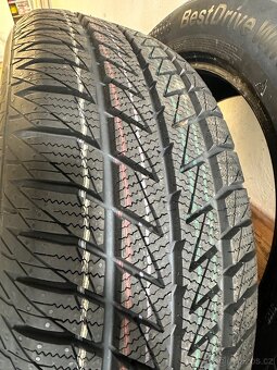Zimní gumy 215/60 R17 - 4