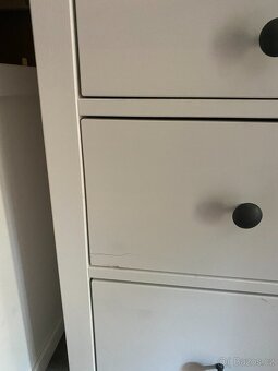 IKEA Hemnes vitrína - bíl. mořená/přirodní borovice - 4