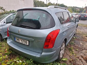 Peugeot 308 SW havarovaný - 4