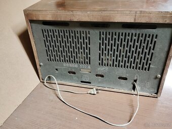 Starožitné lampové radio Tesla RONDO 522A - funkční - 4