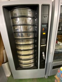 Pronájmu potravinový spirálový, karuselový automat - 4