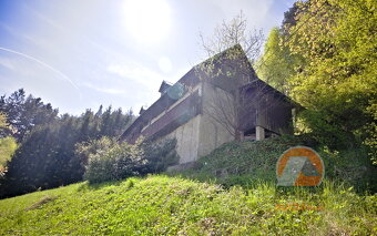 Roubená chalupa v lese - 4